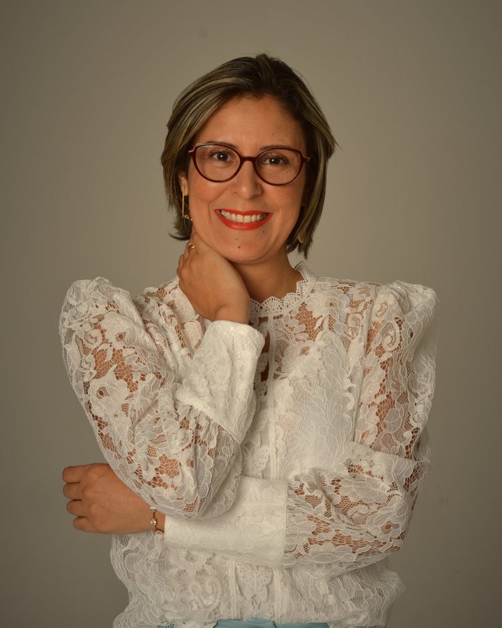Marília Braga, psicóloga com abordagem psicanalítica, especializada em atendimento online para brasileiras no exterior